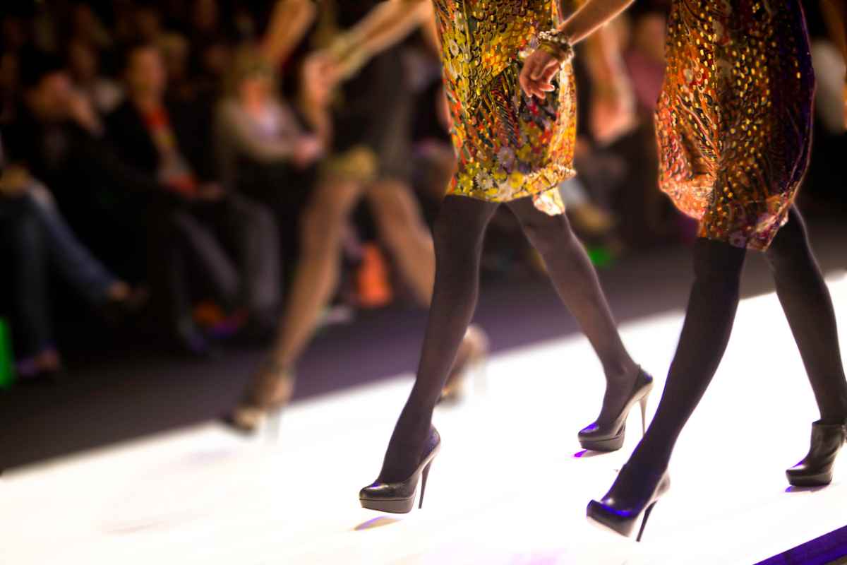 gambe modelle sfilata tacchi alti