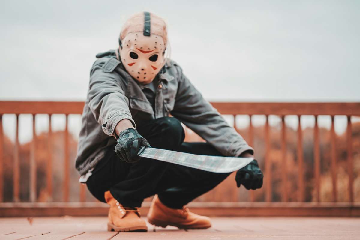 Una persona mascherata per Halloween