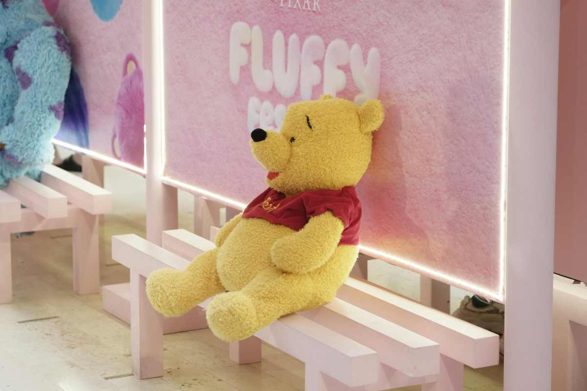 Un peluche di Winnie The Pooh