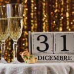 calici spumante, calendario 31 dicembre e maialino portafortuna