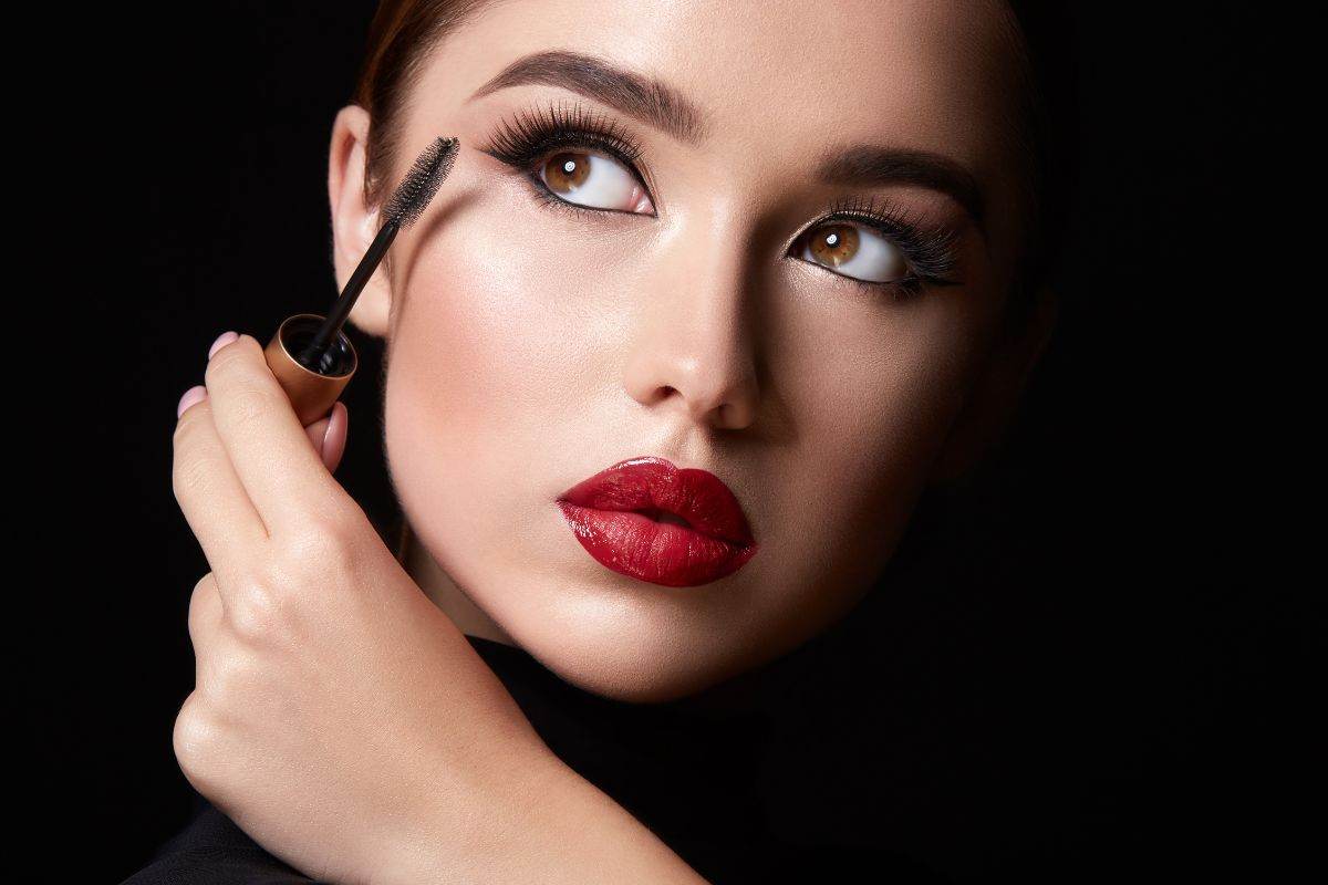ragazza con make up dark