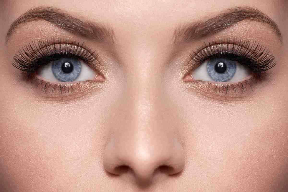 occhi donna con trucco da cerbiatto