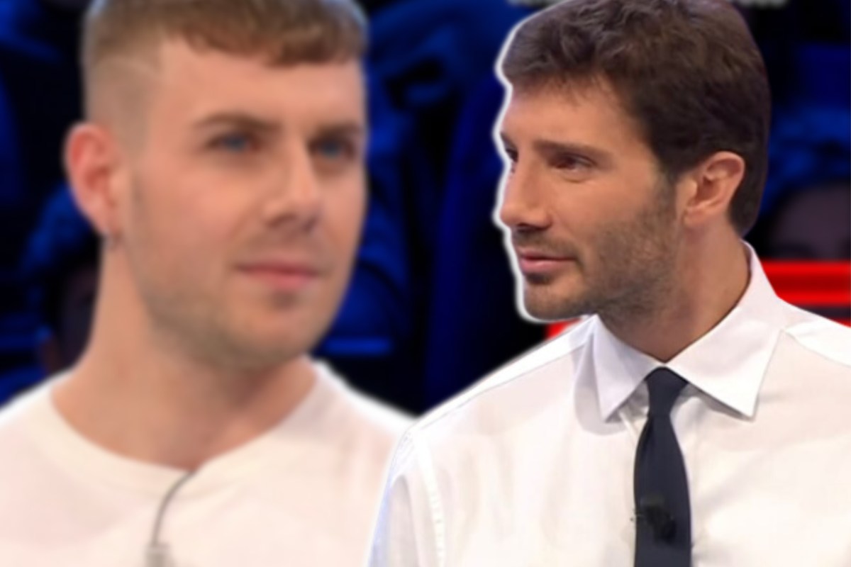 Stefano De Martino e un concorrente di Affari Tuoi