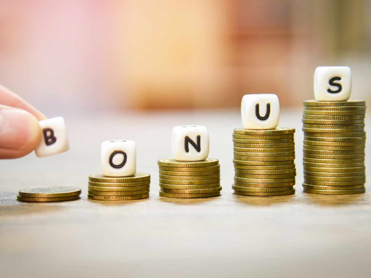 monete e tessere con scritta bonus