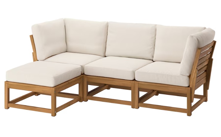 divano Ikea con cuscini