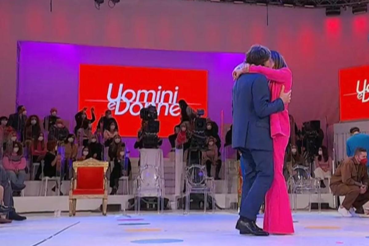 Coppia balla a Uomini e Donne