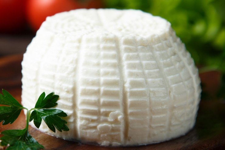 ricotta su tagliere