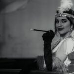 donna vestita da burlesque
