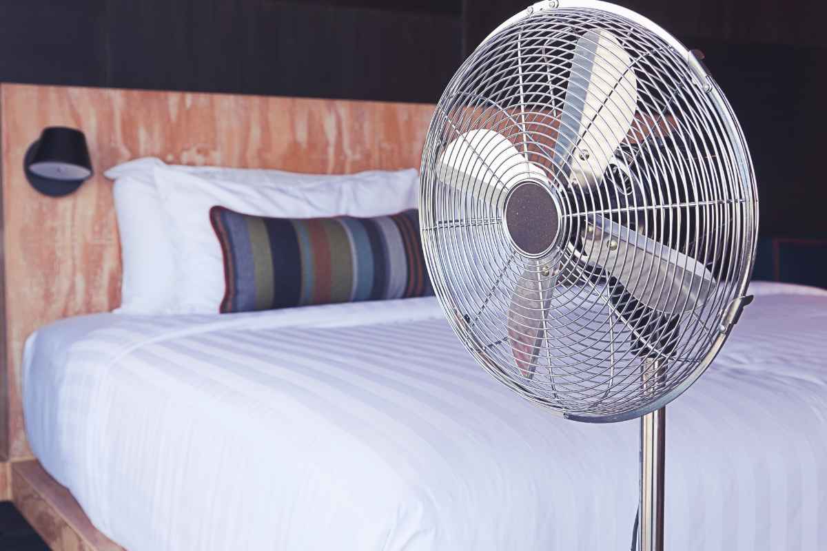 Ventilatore in camera da letto di notte