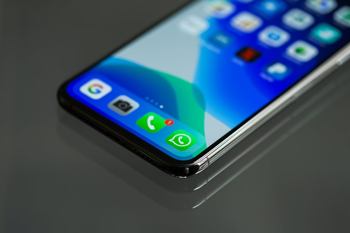 cellulare su schermata home