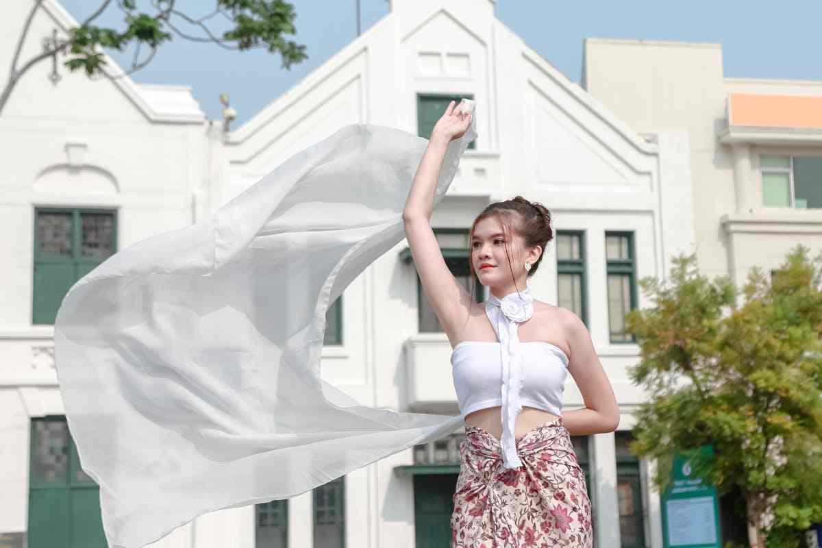 outfit estivo indossato a una ragazza asiatica