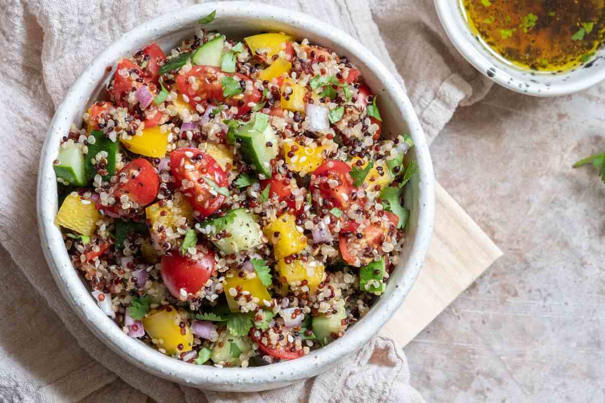 piatto di quinoa con verdure