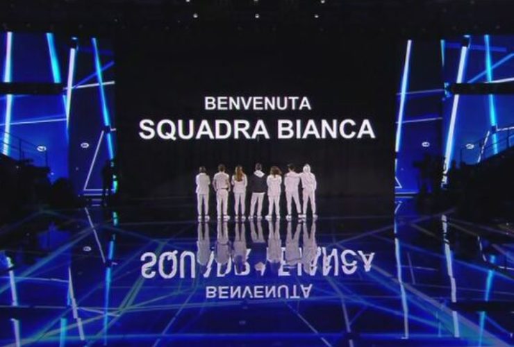 squadra bianca ad amici