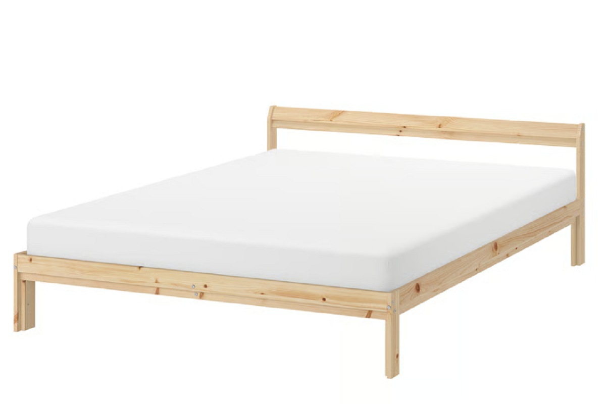 letto bianco con materasso bianco, parti in legno