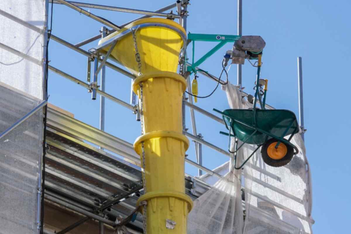 Un cantiere di ristrutturazione di un palazzo
