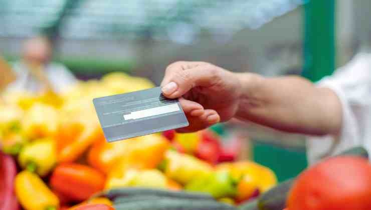 Pagare con bancomat vicino alimenti 