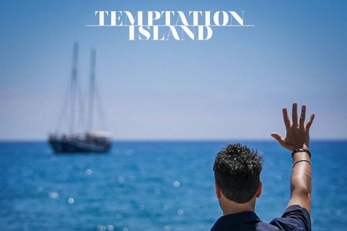 filippo Biscaglia e scritta temptation Island