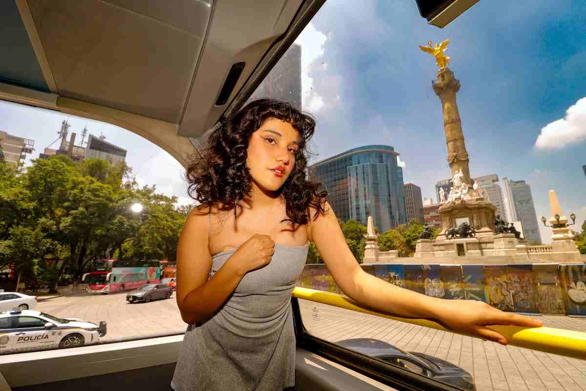 Donna sola in auto