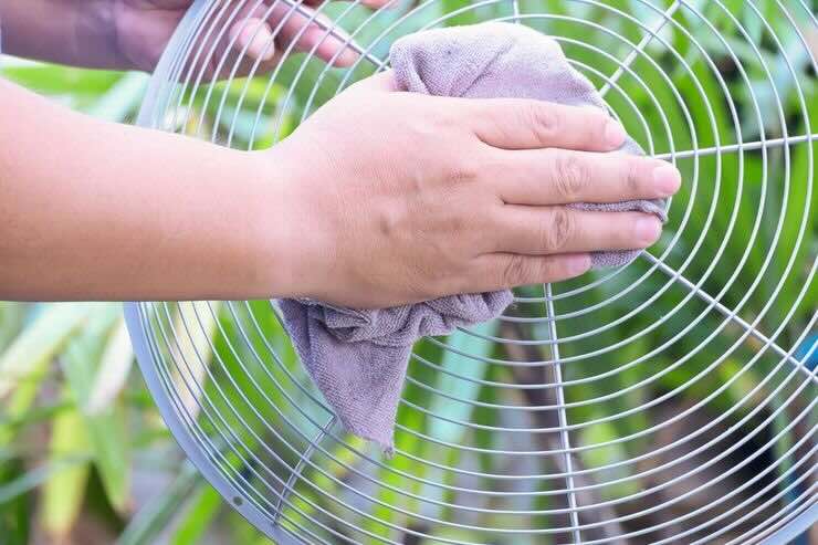 Pulire ventilatore con panno