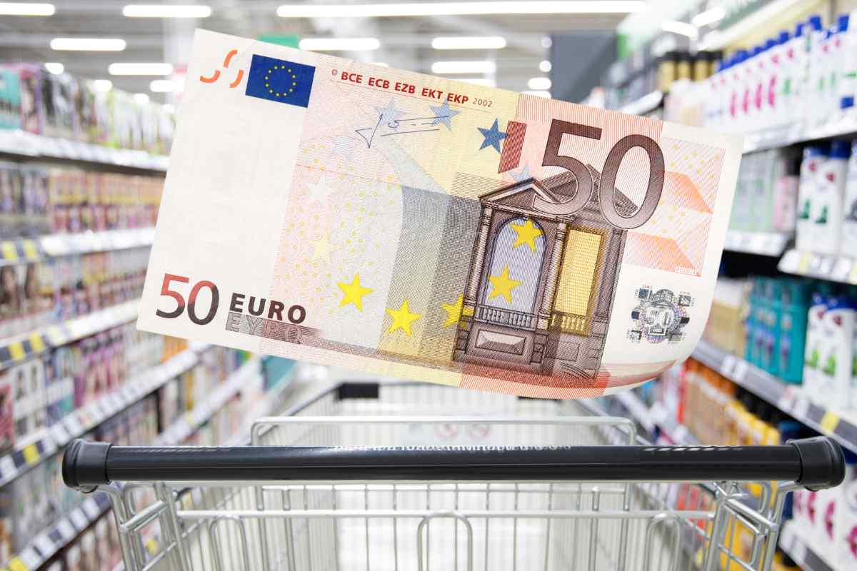 carrello della spesa e banconota da 50 euro