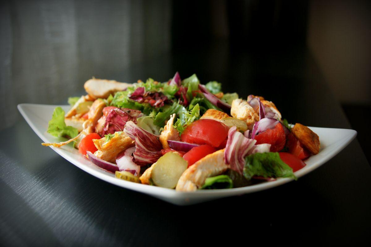 piatto di insalata