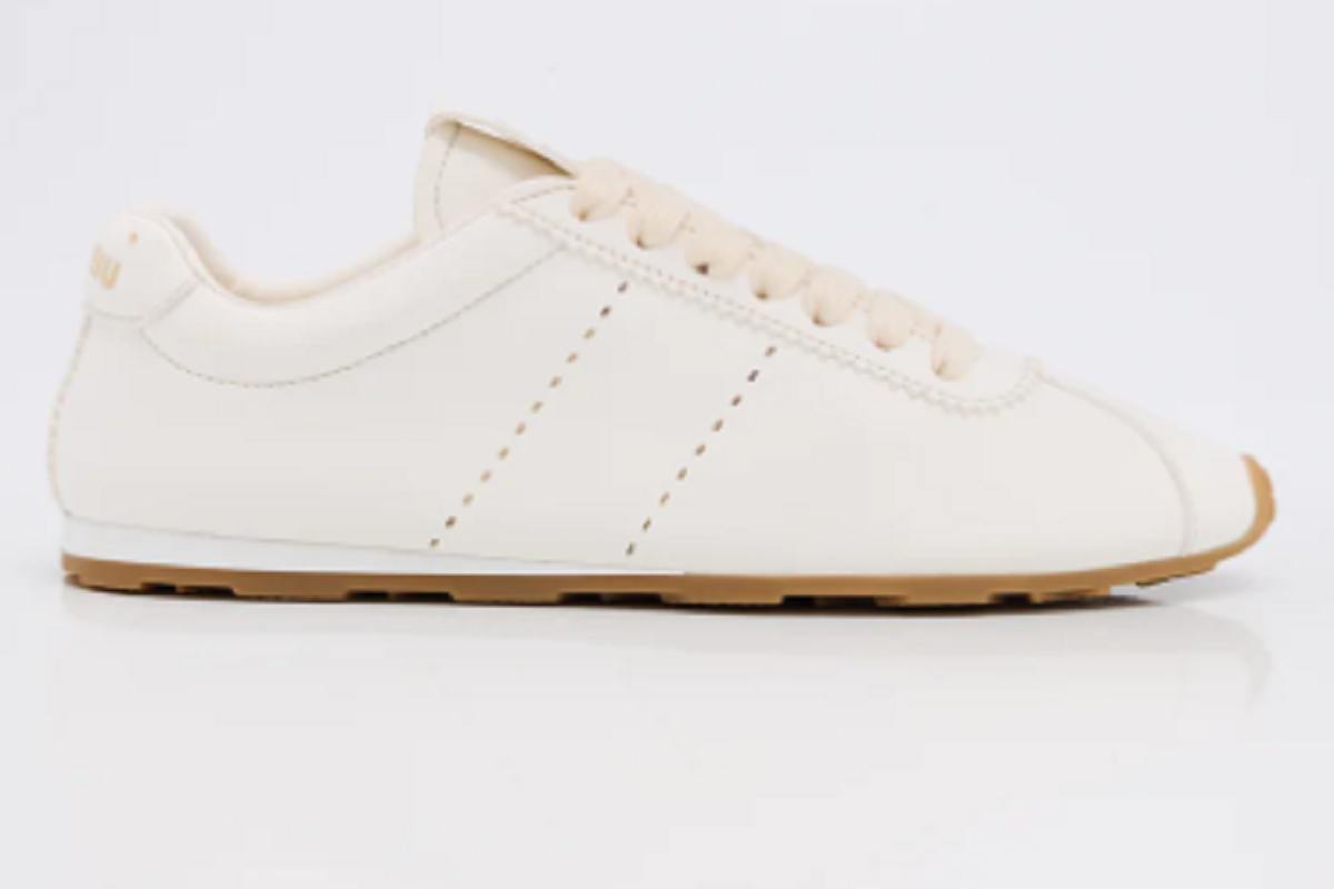 retro runner scarpa, bianca con suola piatta