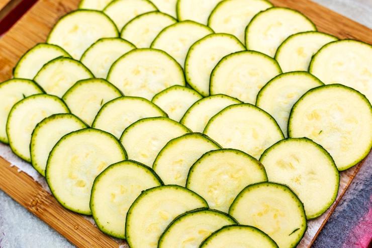 zucchine tagliate a rondelle