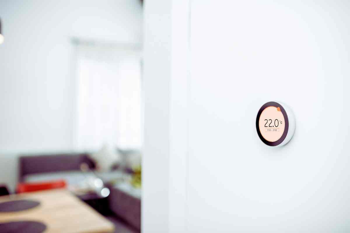 temperatura su display su muro
