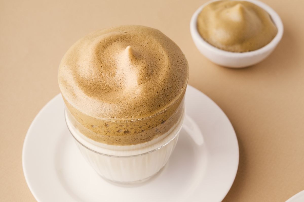 bicchiere con spumone al caffè