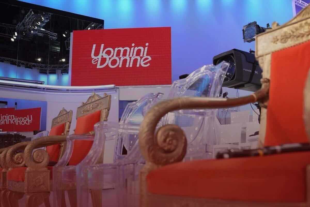 Sedie Uomini e Donne, studio