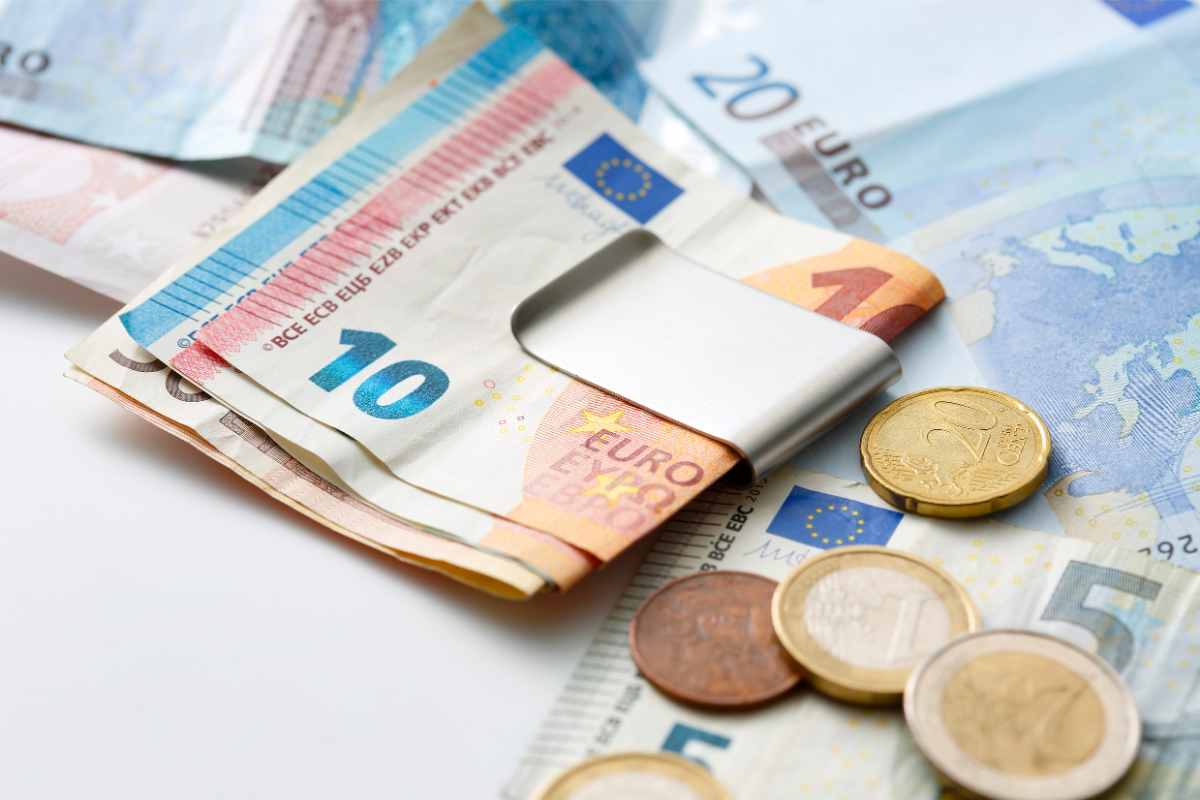 Soldi in banconote e monete in euro
