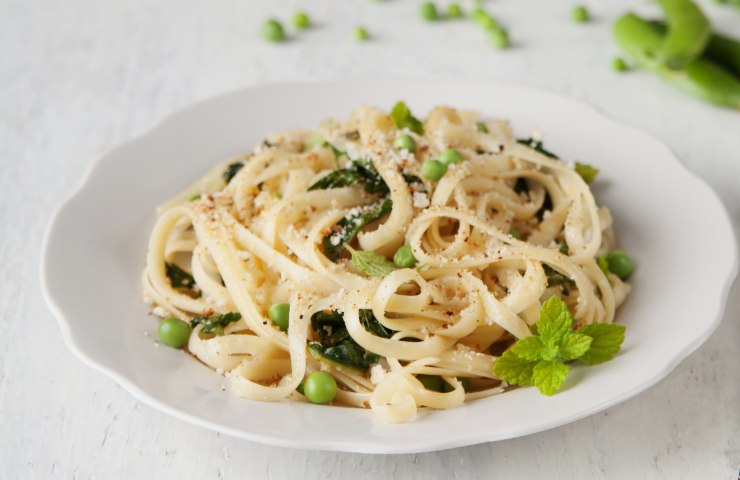 Pasta sbrisolona servita in un piatto