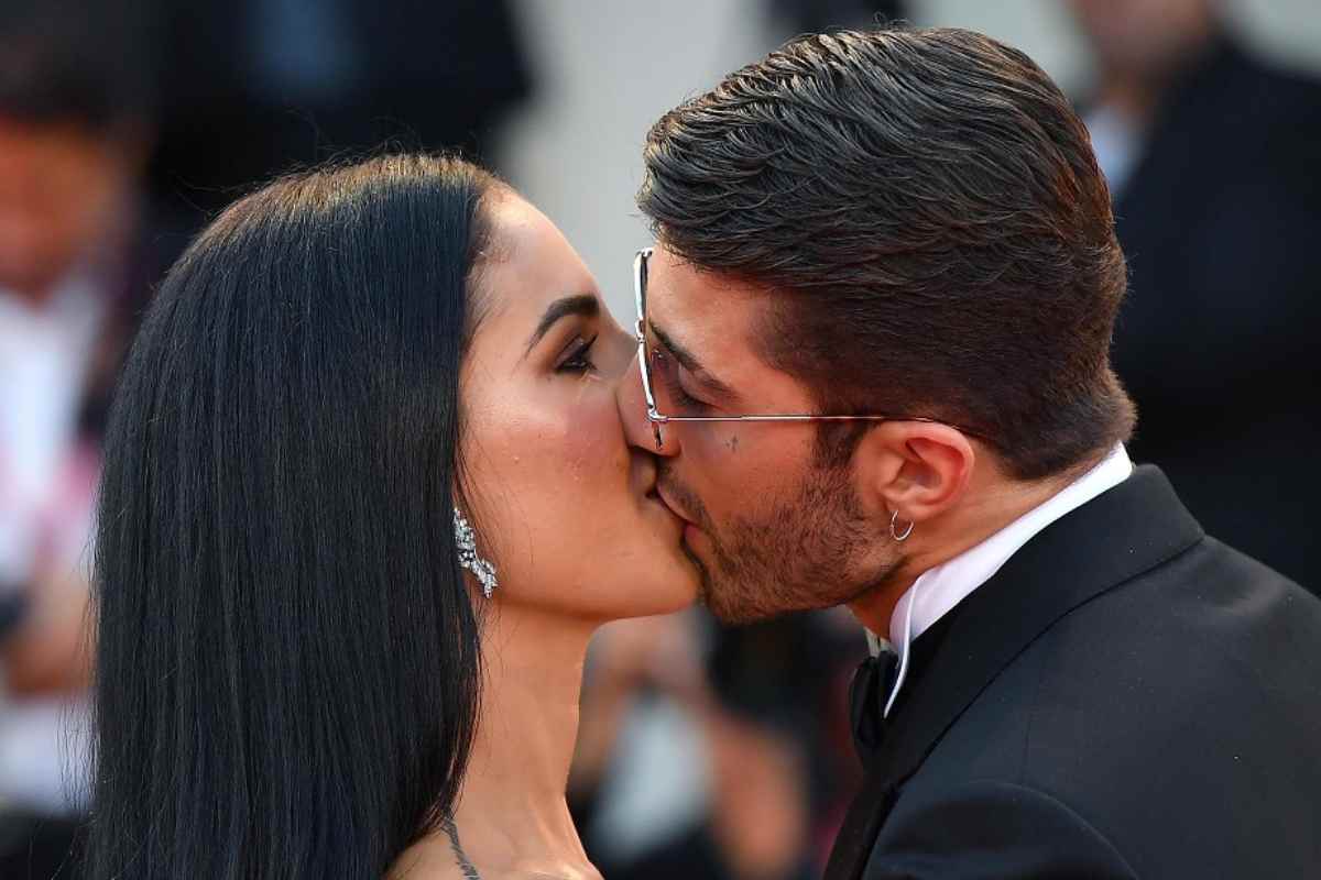 Giulia De Lellis ed Andrea Iannone si baciano nel 2019