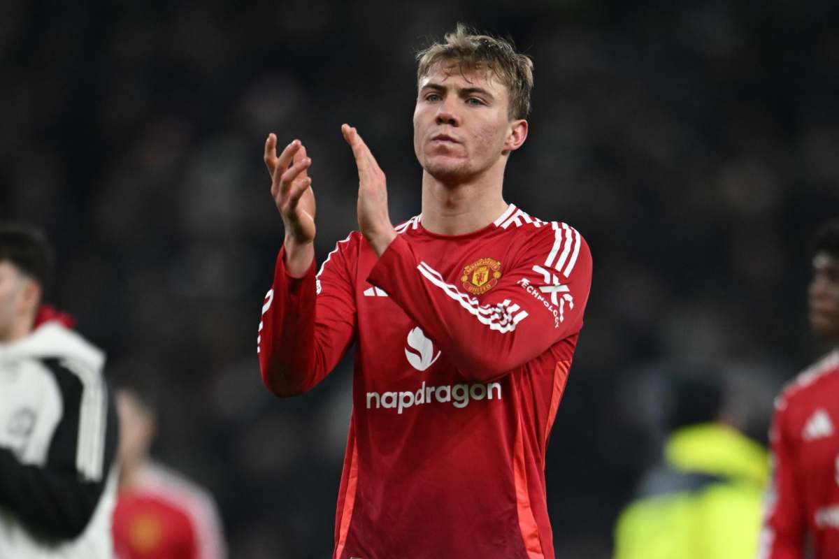 Rasmus Hojlund con la maglia del Manchester United