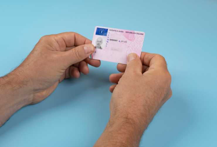 Patente di guida non serve più così ti tolgono la macchina 