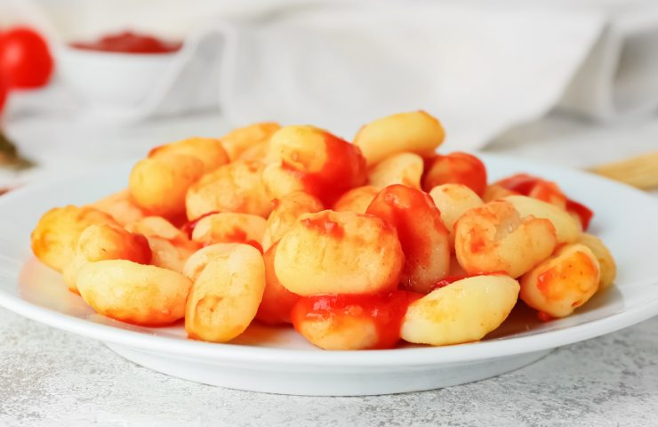 Un piatto di gnocchi al pomodoro light