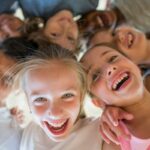 Primo piano gruppo di bambini