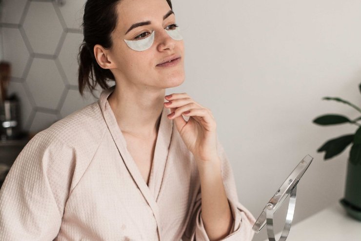 ragazza con eye patch