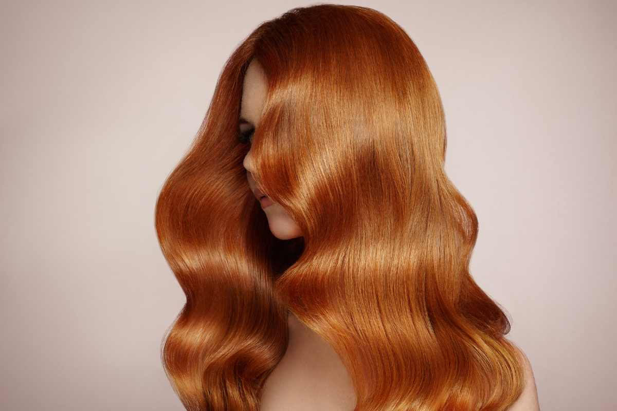 Donna con capelli tinti