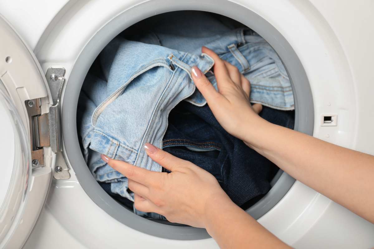 Jeans in lavatrice