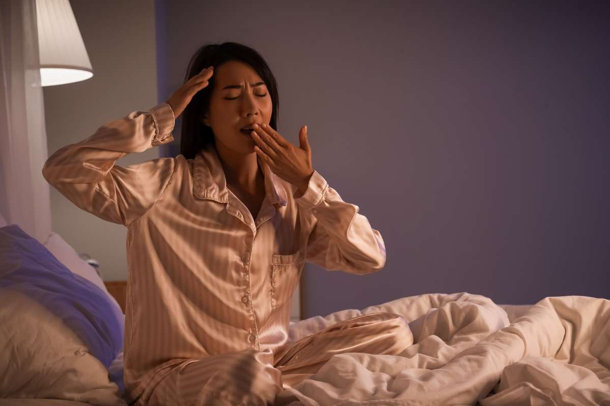 Donna che si sveglia di notte