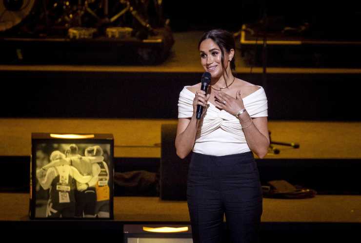 Meghan Markle bianco come colore del 2025 - Pourfemme.it