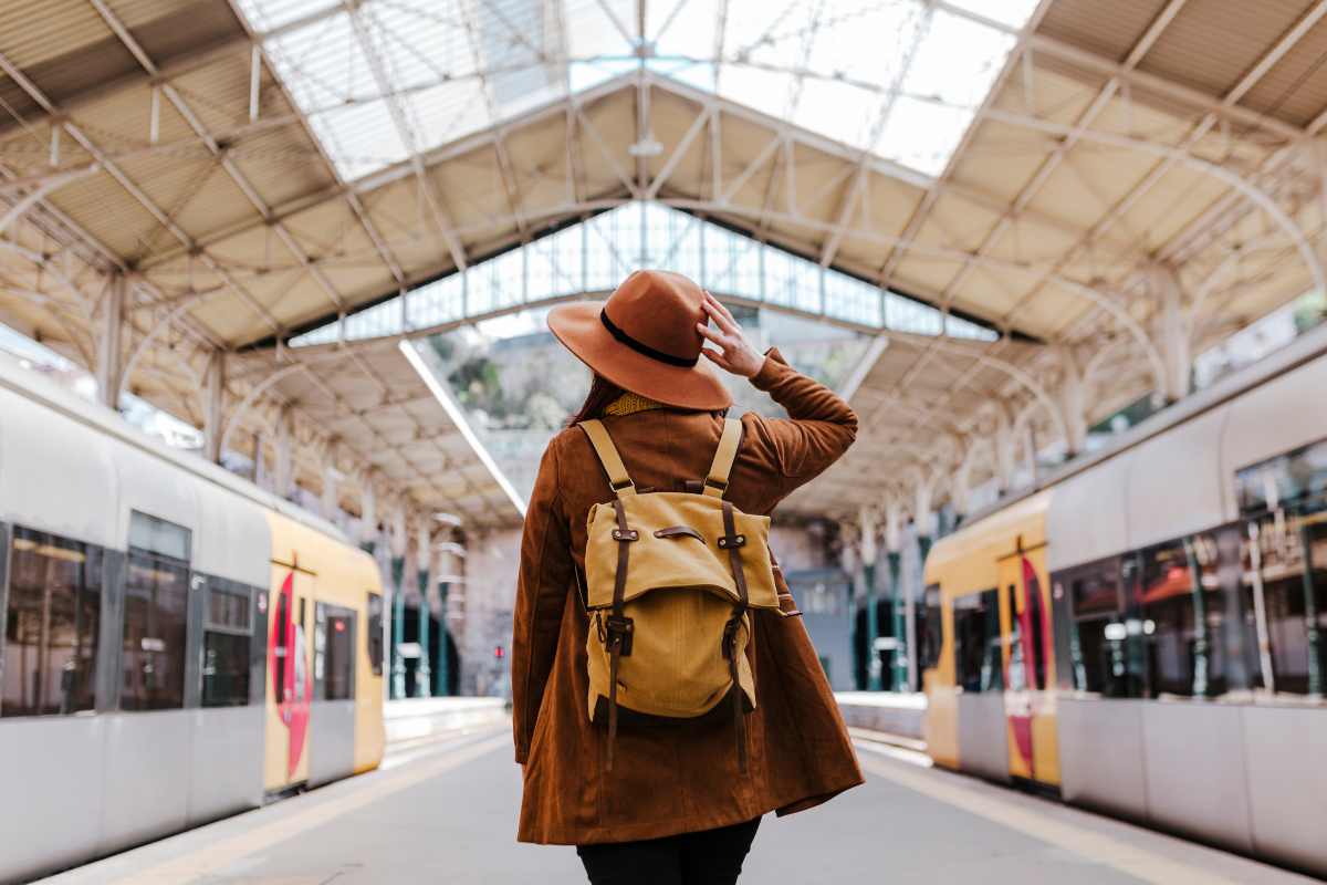 Donna in stazione