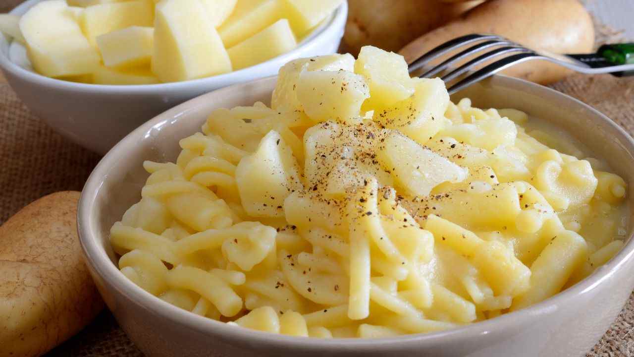 Pasta e patate con la provola pourfemme.it