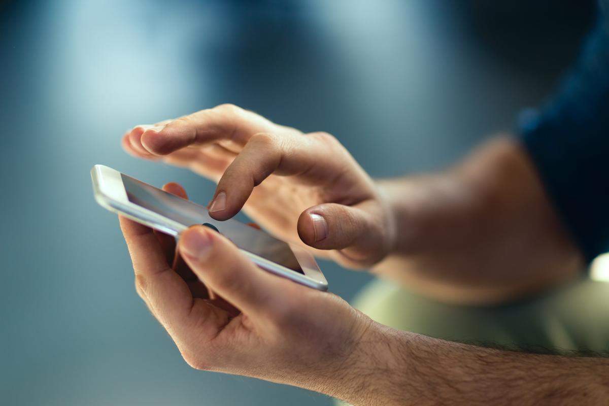 Toccare lo smartphone