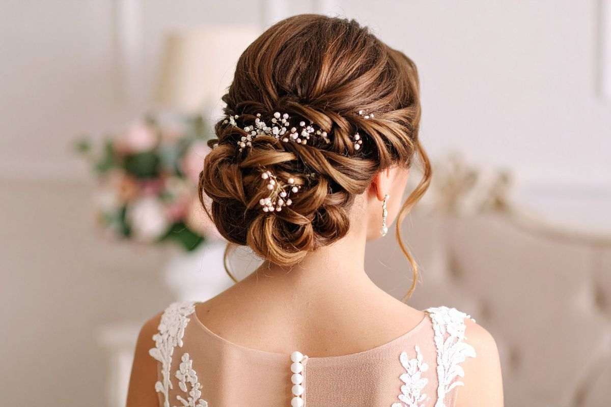 sposa di spalle