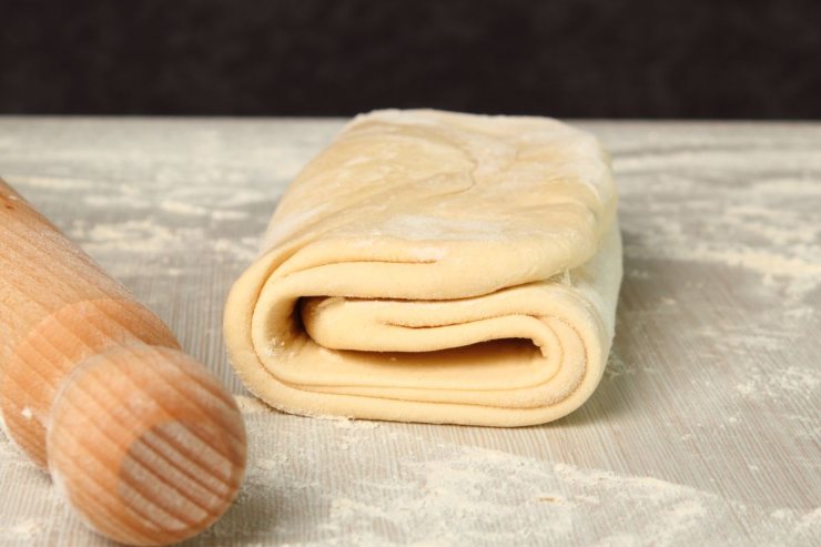 sfoglia piegata con mattarello