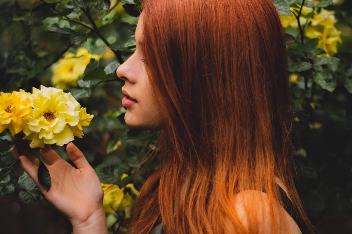 donna con capelli rossi