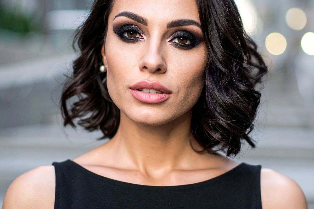 ragazza con smokey eyes