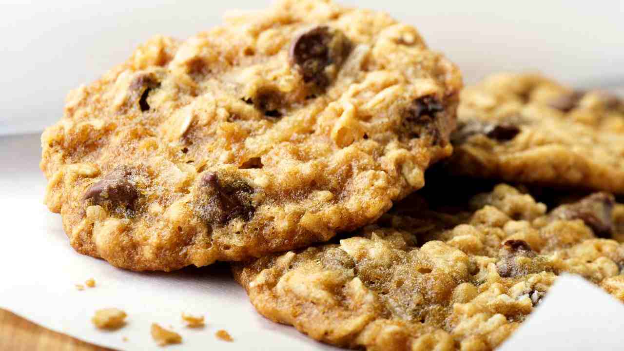 Biscotti all'avena e cioccolato pourfemma.it